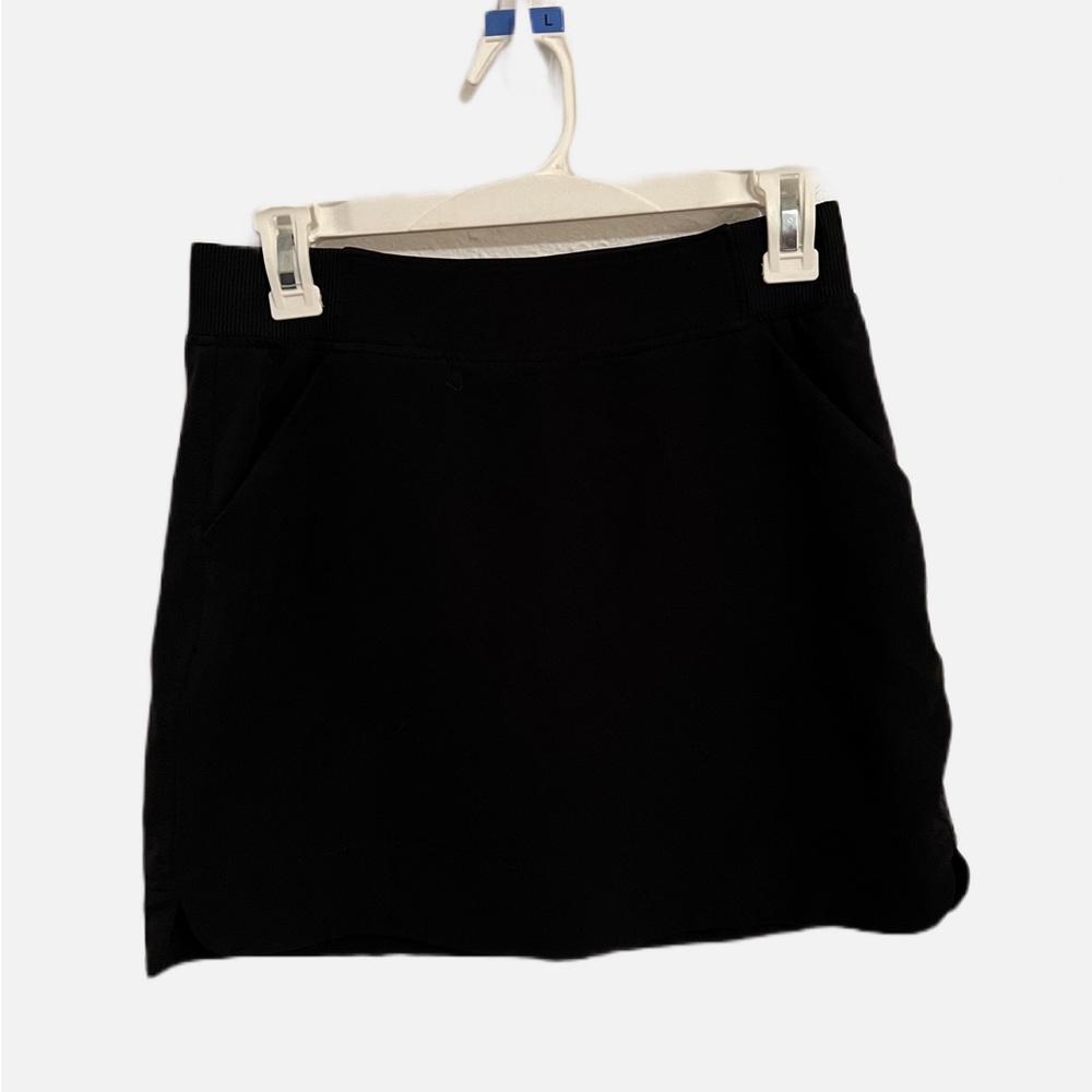 Black skort